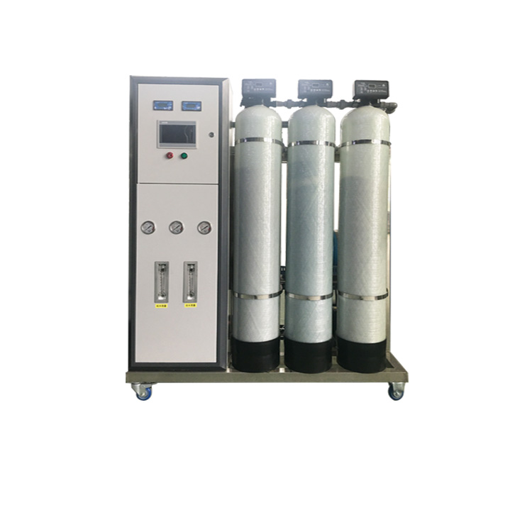 標(biāo)準(zhǔn)實(shí)驗(yàn)室內(nèi)鏡純水機(jī)